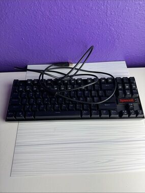 Redragon K552 Kumara Mechanical Gaming Keyboard TKL Wired Black Light Up Used